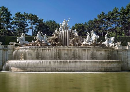 Schonbrunn Palace, Neptune fountain.jpg