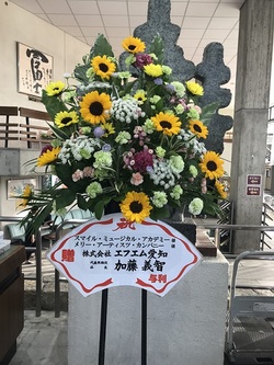flowers stand 1.JPG
